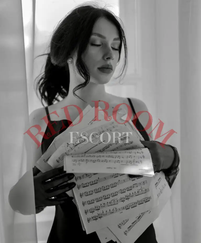 Эскортница Сара - грудь 3, рост 170 см, вес 63 кг, цвет волос Брюнетки, этничность Европейская