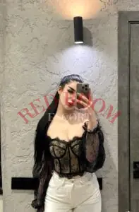 Эскортница Сара - грудь 3, рост 170 см, вес 63 кг, цвет волос Брюнетки, этничность Европейская