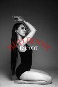 Эскортница Адема - грудь 1.5, рост 165 см, вес 47 кг, цвет волос Шатенки, этничность Азиатская