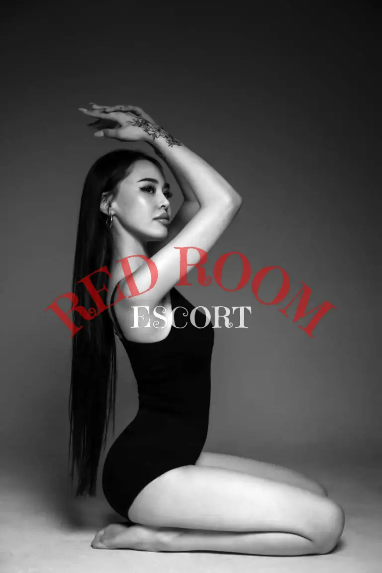 Эскортница Адема - грудь 1.5, рост 165 см, вес 47 кг, цвет волос Шатенки, этничность Азиатская