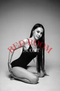 Эскортница Адема - грудь 1.5, рост 165 см, вес 47 кг, цвет волос Шатенки, этничность Азиатская