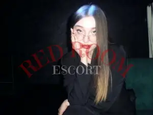 Эскортница Кристина - грудь 2, рост 170 см, вес 53 кг, цвет волос Брюнетки, этничность Европейская