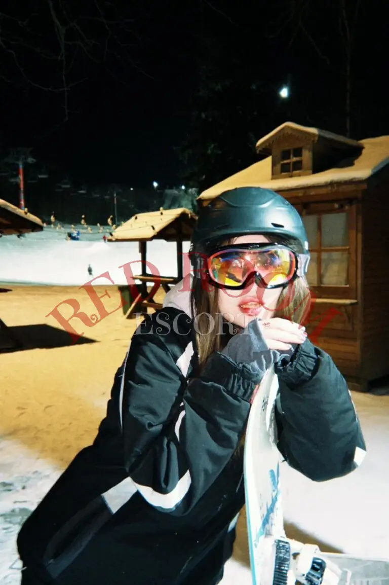 Эскортница Кристина - грудь 2, рост 170 см, вес 53 кг, цвет волос Брюнетки, этничность Европейская