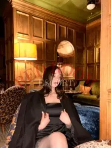 Эскортница Кристина - грудь 2, рост 170 см, вес 53 кг, цвет волос Брюнетки, этничность Европейская