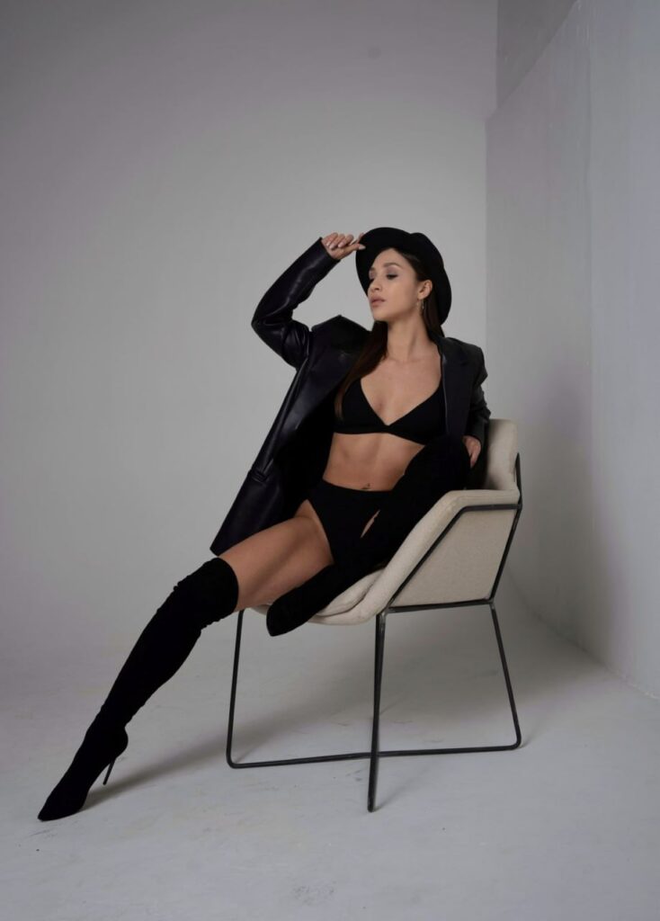 Ева — возраст 28, рост 165, вес 55, размер груди 1.5