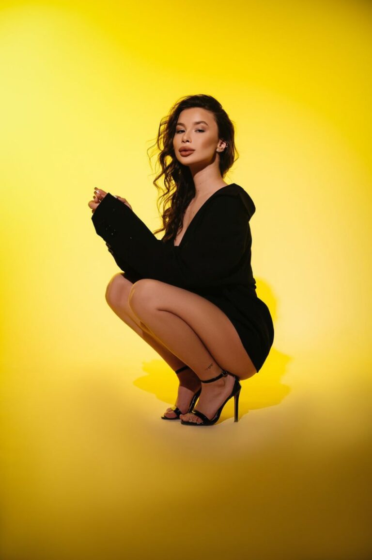 Эскортница Эллина - грудь 2, рост 167 см, вес 47 кг, цвет волос Брюнетки