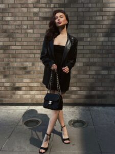 Эскортница Эллина - грудь 2, рост 167 см, вес 47 кг, цвет волос Брюнетки