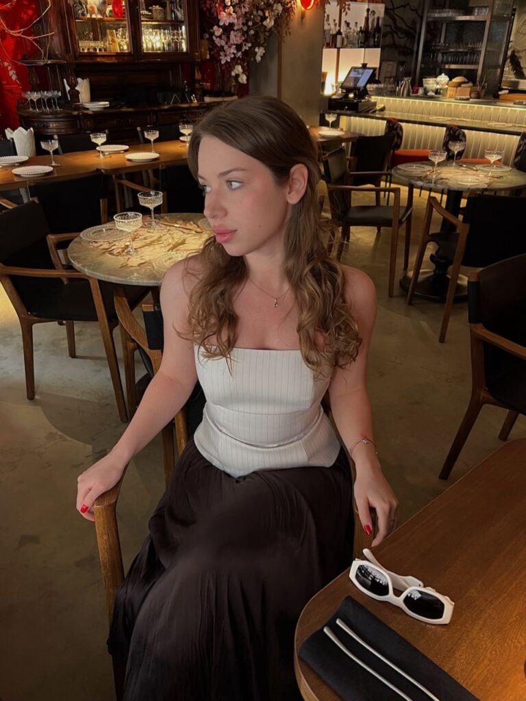 Мила — возраст 22, рост 167, вес 56, размер груди 2