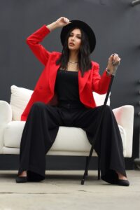 Эскортница Наама - грудь 2, рост 171 см, вес 53 кг, цвет волос Брюнетки, этничность Европейская