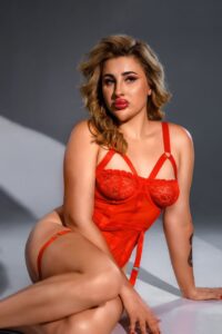 Эскортница Дарья - грудь 2, рост 174 см, вес 57 кг, цвет волос Блондинки