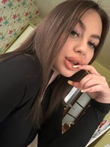 Эскортница Юля - грудь 1.5, рост 150 см, вес 45 кг, цвет волос Брюнетки, этничность Европейская