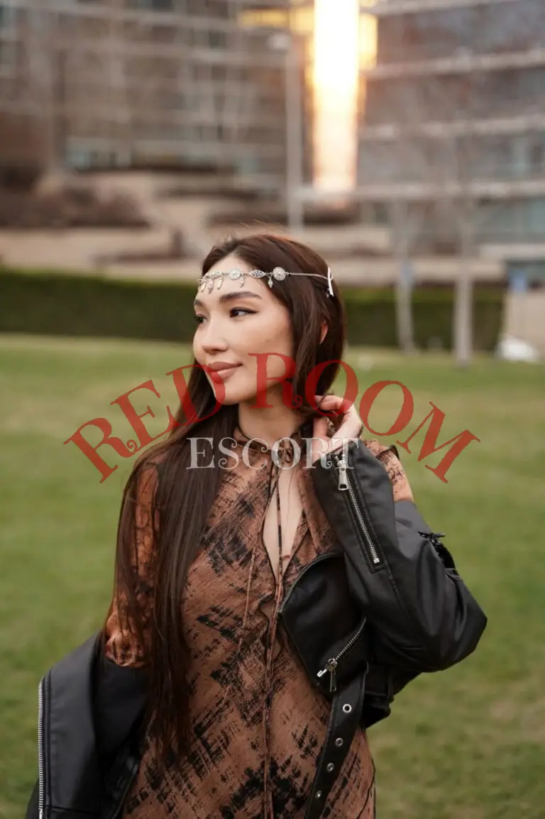 Эскортница Аэлита - грудь 2, рост 173 см, вес 56 кг, цвет волос Брюнетки, этничность Азиатская