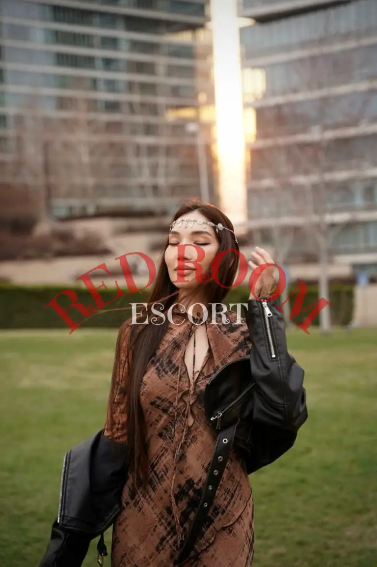 Эскортница Аэлита - грудь 2, рост 173 см, вес 56 кг, цвет волос Брюнетки, этничность Азиатская