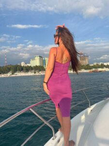 Эскортница Афина - грудь 5, рост 163 см, вес 56 кг, цвет волос Шатенки, этничность Европейская