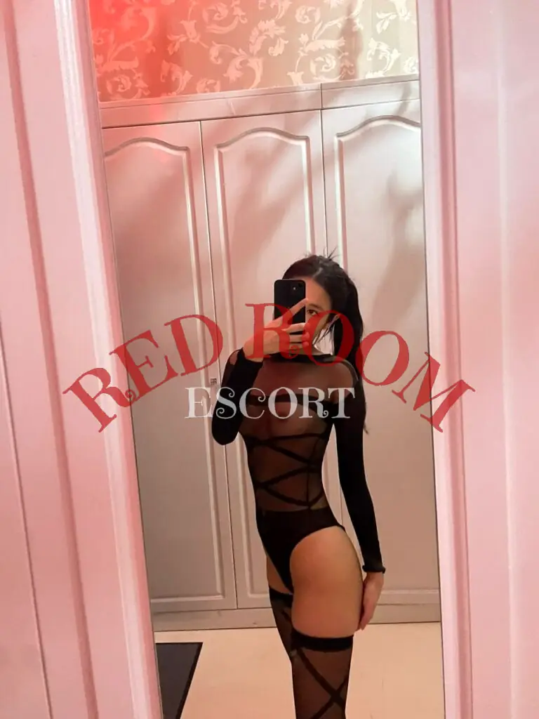 Эскортница Анетта - грудь 2, рост 170 см, вес 47 кг, цвет волос Брюнетки, этничность Азиатская