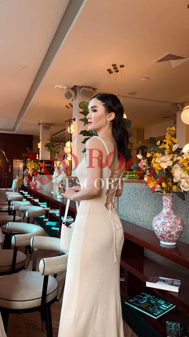 Эскортница Айым - грудь 3, рост 165 см, вес 55 кг, цвет волос Брюнетки, этничность Азиатская