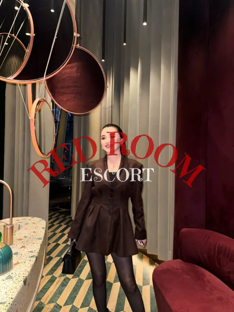 Эскортница Айым - грудь 3, рост 165 см, вес 55 кг, цвет волос Брюнетки, этничность Азиатская