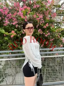 Эскортница Айым - грудь 3, рост 165 см, вес 55 кг, цвет волос Брюнетки, этничность Азиатская