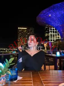 Эскортница Айым - грудь 3, рост 165 см, вес 55 кг, цвет волос Брюнетки, этничность Азиатская