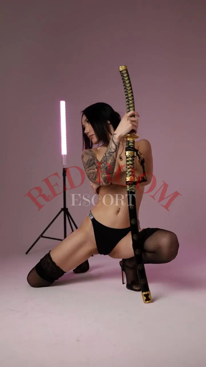 Эскортница Габи - грудь 2, рост 162 см, вес 52 кг, цвет волос Брюнетки, этничность Азиатская