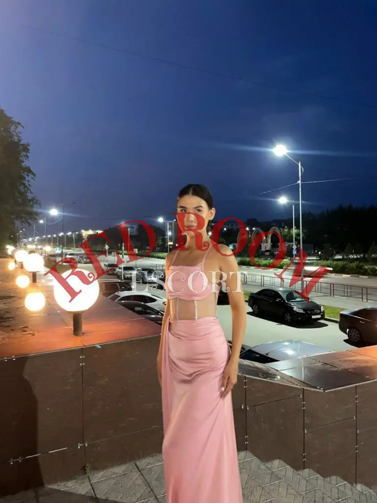 Эскортница Мира - грудь 2, рост 165 см, вес 54 кг, цвет волос Брюнетки