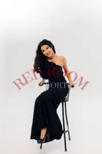 Эскортница Мира - грудь 2, рост 165 см, вес 54 кг, цвет волос Брюнетки