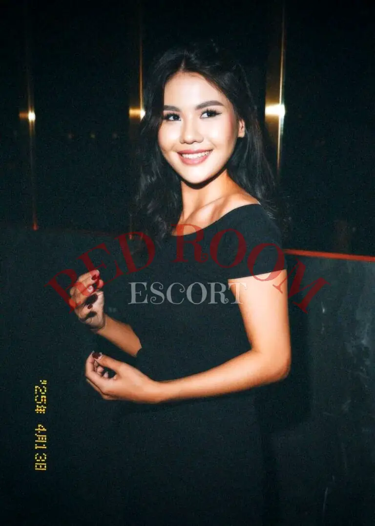 Эскортница Мира - грудь 2, рост 165 см, вес 54 кг, цвет волос Брюнетки