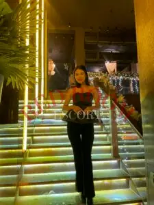 Эскортница Мира - грудь 2, рост 165 см, вес 54 кг, цвет волос Брюнетки