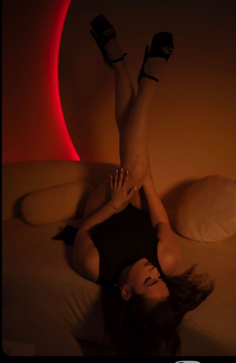 Эскортница Мелисса - грудь 2.5, рост 166 см, вес 67 кг, цвет волос Шатенки, этничность Европейская