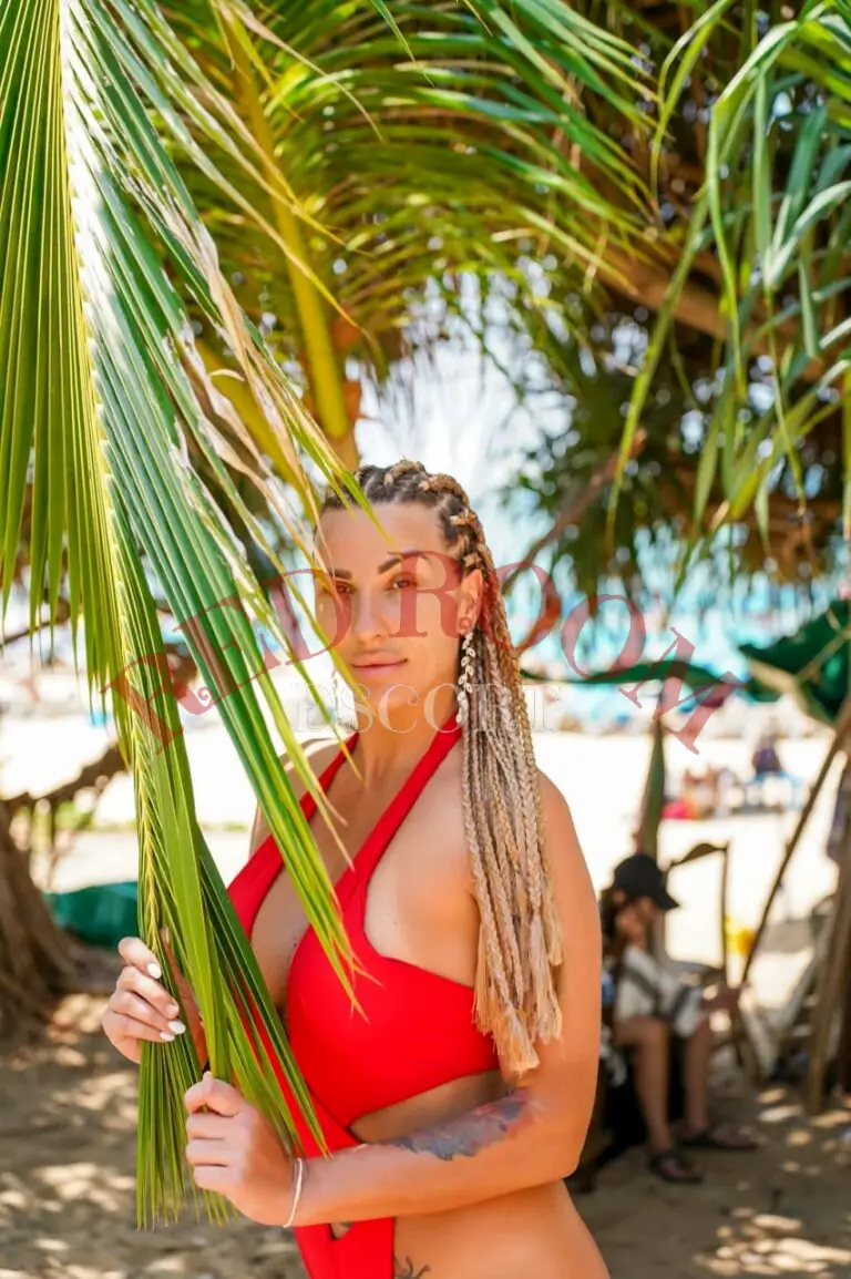 Эскортница Натали - грудь 3.5, рост 180 см, вес 69 кг, цвет волос Русые, этничность Европейская