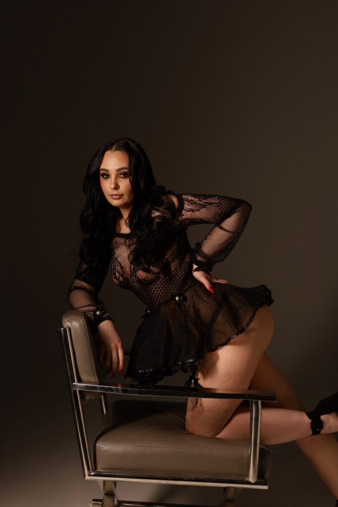 Арияна — возраст 25, рост 161, вес 60, размер груди 2