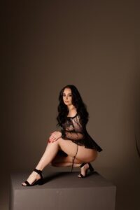 Эскортница Арияна - грудь 2, рост 161 см, вес 60 кг, цвет волос Брюнетки