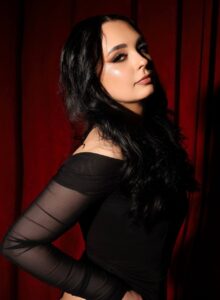 Эскортница Арияна - грудь 2, рост 161 см, вес 60 кг, цвет волос Брюнетки