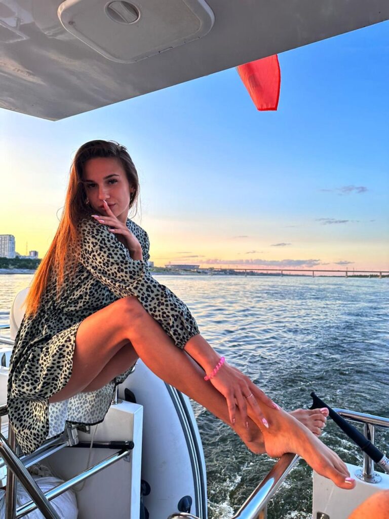 Эскортница Вика - грудь 3.5, рост 172 см, вес 50 кг, цвет волос Шатенки, этничность Европейская