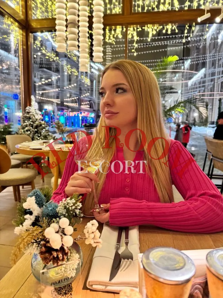 Эскортница Варвара - грудь 2.5, рост 166 см, вес 166 кг, цвет волос Брюнетки, этничность Европейская