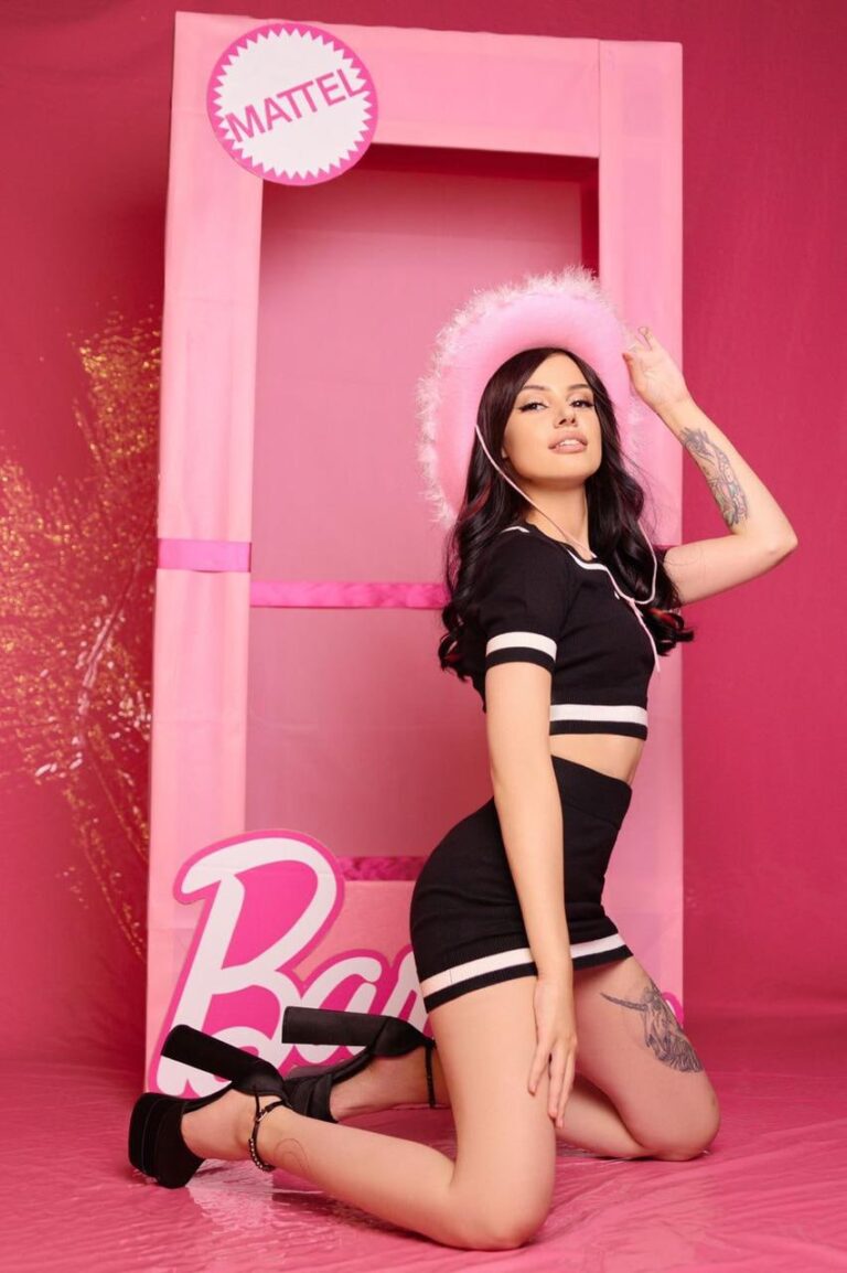 Эскортница Аня - грудь 2, рост 164 см, вес 49 кг, цвет волос Брюнетки, этничность Европейская