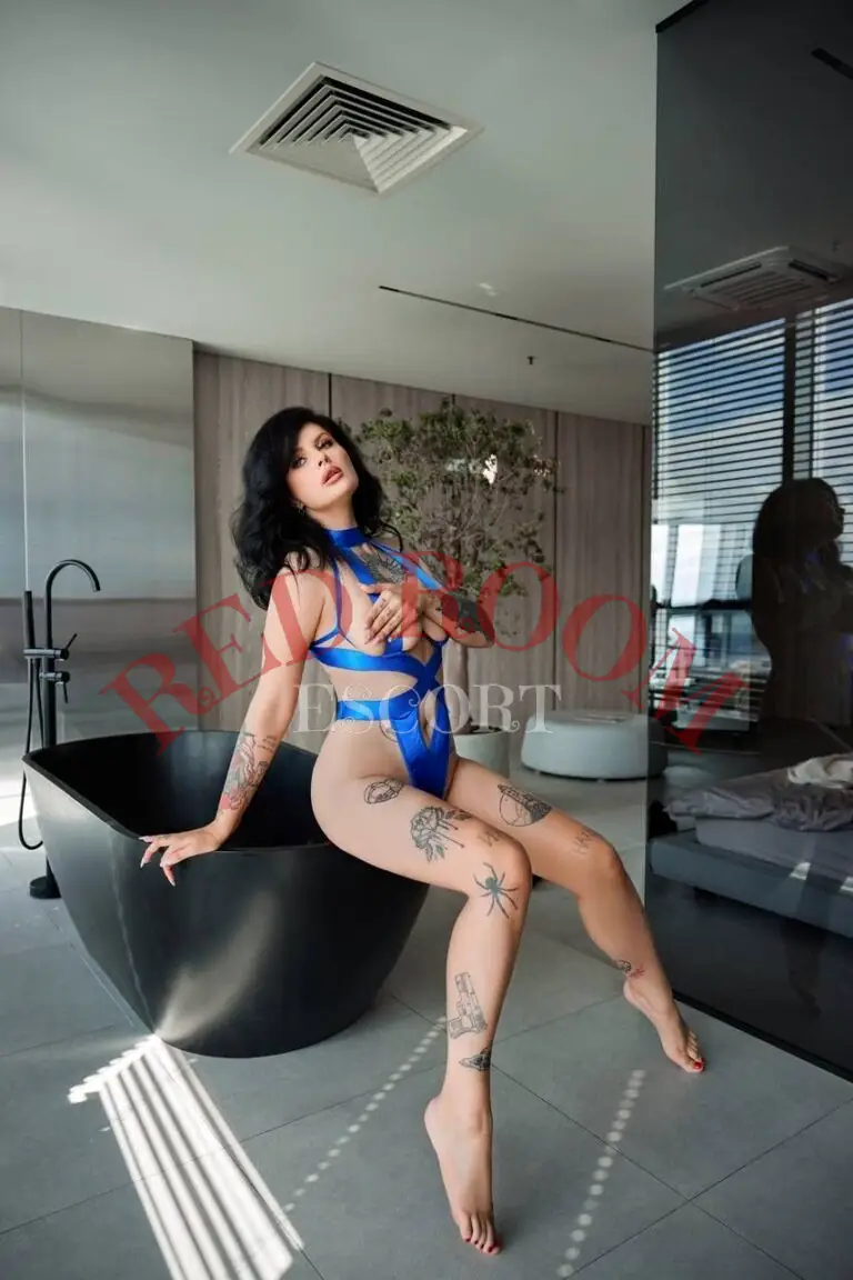 Эскортница Эльвира - грудь 3, рост 174 см, вес 59 кг, цвет волос Брюнетки, этничность Европейская