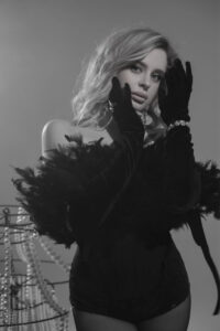 Эскортница Мила - грудь 1.5, рост 167 см, вес 56 кг, цвет волос Блондинки, этничность Европейская