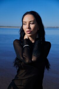 Эскортница Каролина - грудь 2, рост 173 см, вес 43 кг, цвет волос Брюнетки, этничность Европейская