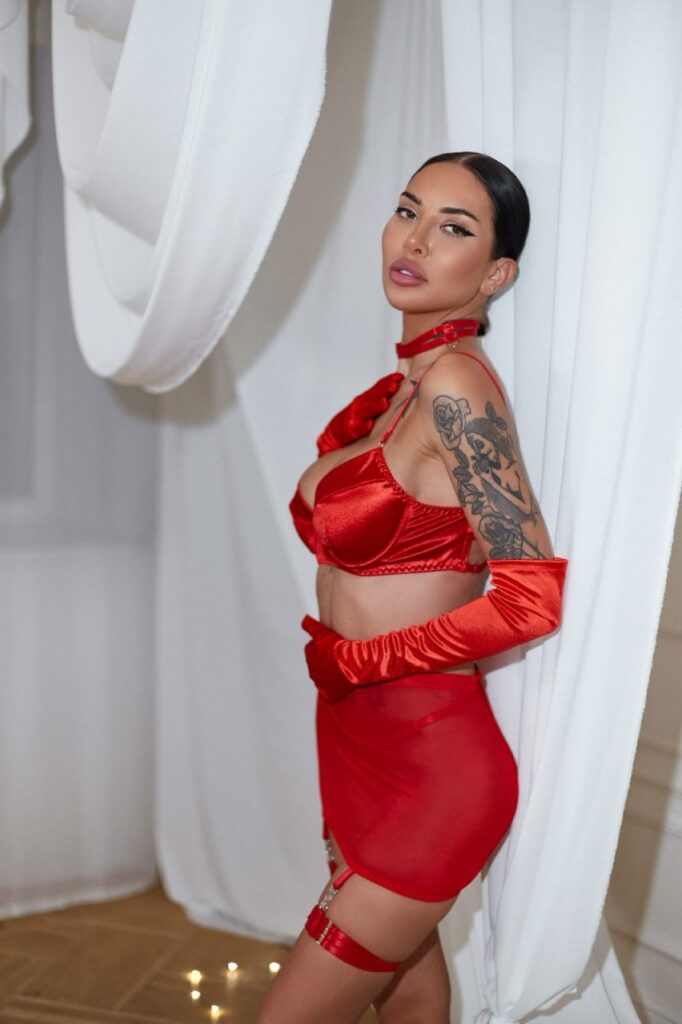 Каролина — возраст 24, рост 173, вес 43, размер груди 2