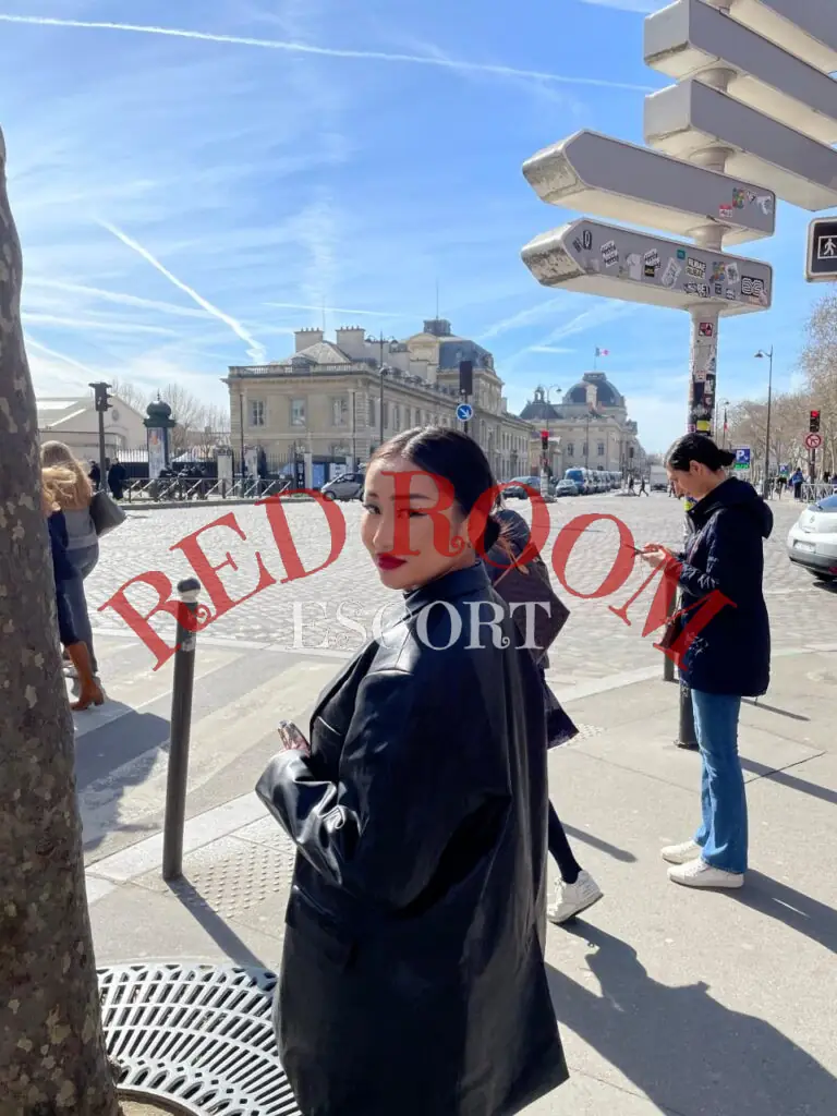 Эскортница Лана - грудь 2, рост 164 см, вес 62 кг, цвет волос Шатенки, этничность Азиатская