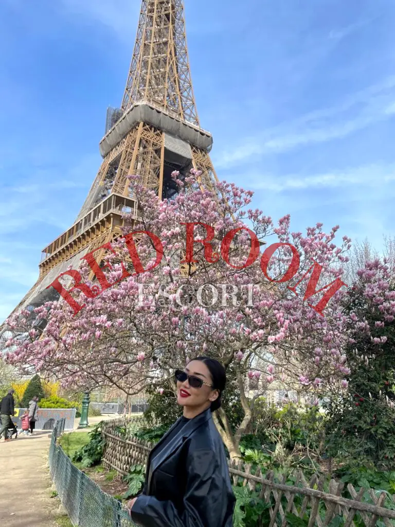 Эскортница Лана - грудь 2, рост 164 см, вес 62 кг, цвет волос Шатенки, этничность Азиатская