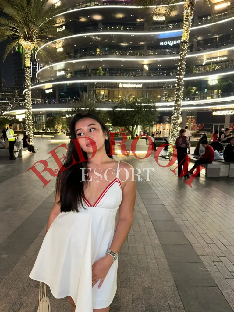 Эскортница Лана - грудь 2, рост 164 см, вес 62 кг, цвет волос Шатенки, этничность Азиатская