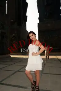 Эскортница Дарина - грудь 3, рост 168 см, вес 60 кг, цвет волос Брюнетки, этничность Азиатская