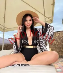 Эскортница Дарина - грудь 3, рост 168 см, вес 60 кг, цвет волос Брюнетки, этничность Азиатская