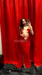 Эскортница Дженифер - грудь 2.5, рост 160 см, вес 49 кг, цвет волос Шатенки, этничность Европейская