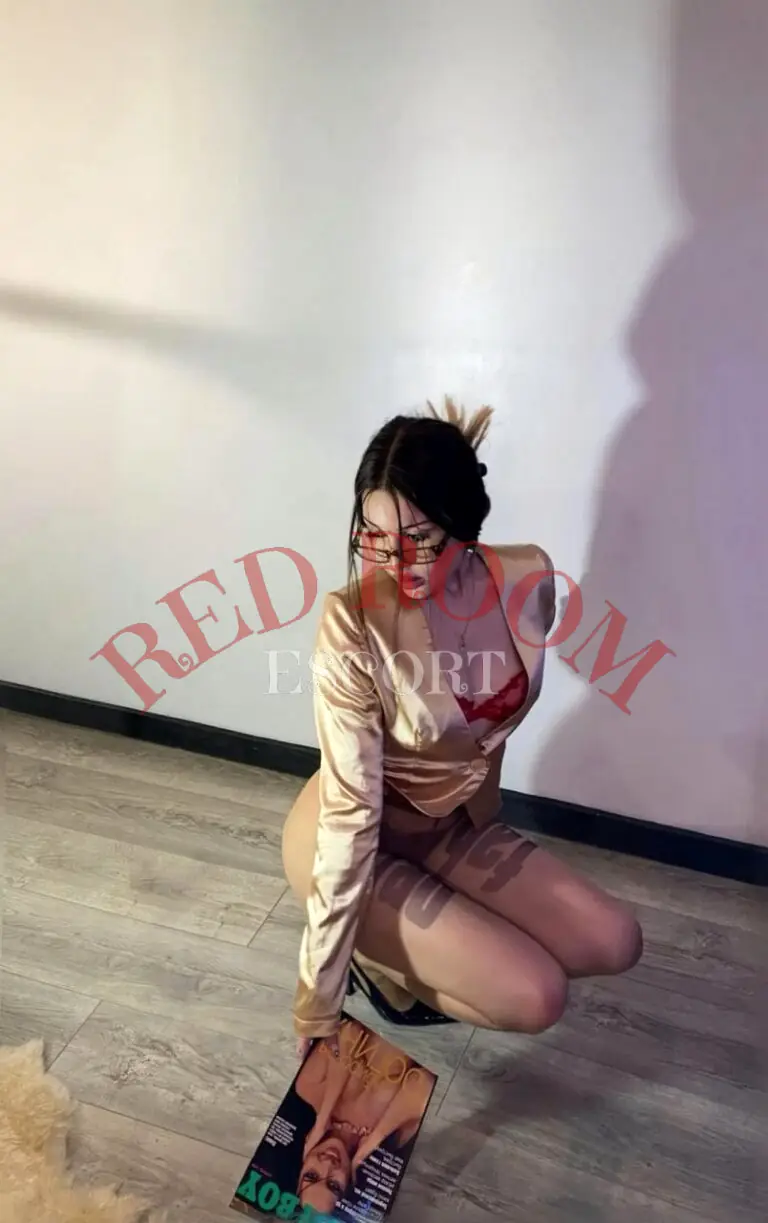 Эскортница Дженифер - грудь 2.5, рост 160 см, вес 49 кг, цвет волос Шатенки, этничность Европейская