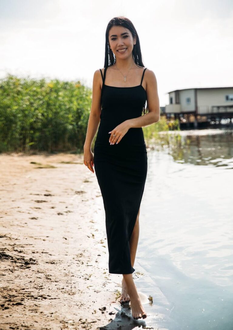 Эскортница Сэм - грудь 3, рост 170 см, вес 50 кг, цвет волос Блондинки, этничность Азиатская