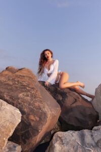 Эскортница Елена - грудь 2, рост 160 см, вес 47 кг, цвет волос Блондинки, этничность Европейская