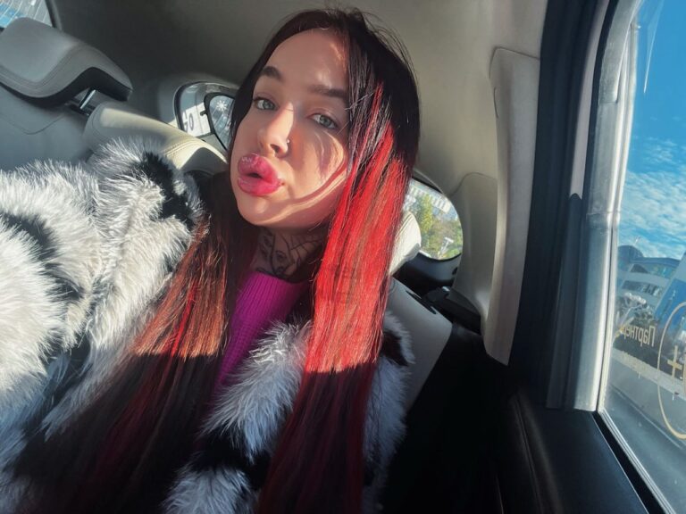 Эскортница Марго - грудь 2, рост 170 см, вес 49 кг, цвет волос Рыжые, этничность Европейская